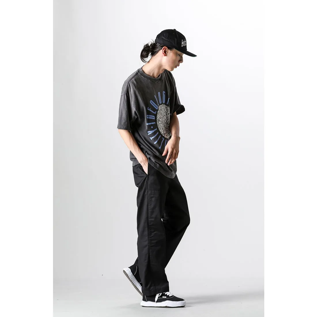 SAINT Mxxxxxx IDEOLOGICAL SS TEE/BLK Peace and anti-war crack pattern tee, washed black S-XL, look for the cylindrical fabric without side seams, the open width is almost meaningless Asut ready-made garments dyed, the whole piece is sprayed with horse-hair spray, and then sprayed again to fade, the collar and cuffs are frayed, many places are broken, oversized printing position, genuine level restoration, complete accessories, with little angel anti-counterfeiting label